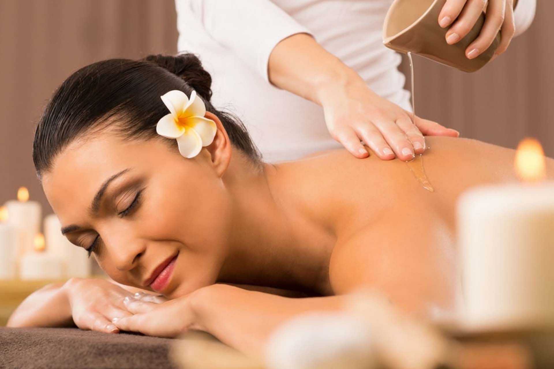 Massaggio con olio rilassanti e anti stress
